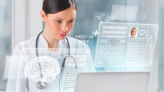 Nurse using EHR.