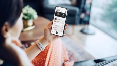 Person uses app on phone. Photo: d3sign/Getty Images