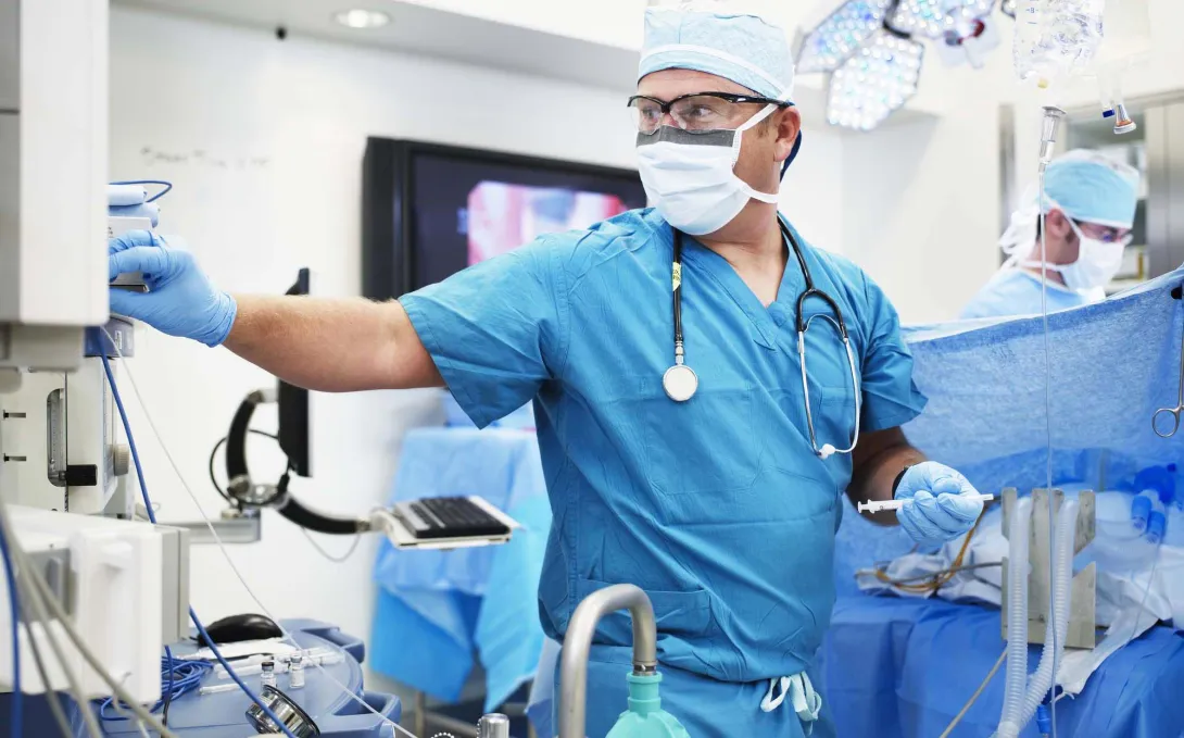 An anesthesiologist at work