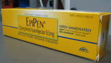 Lawmakers demand reversal of EpiPen price hike