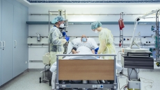 Two medical professionals with at a patient's hospital bed. Photo: Westend61/Getty Images