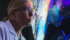 Person in lab coat before screen. Photo: Westend61/Getty Images