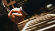 Businesspeople shaking hands in the street