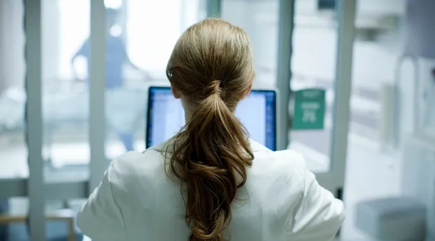 Health professional at screen Health professional at screen