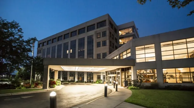 A hospital facade at night