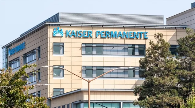Kaiser Permanente sign on building. Photo: Sundry Photography/Getty Images