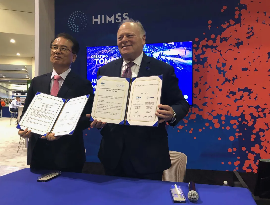 Hal Wolf, president and CEO, HIMSS, and Geun Chan Lim, CEO of Korea Health Information Service.