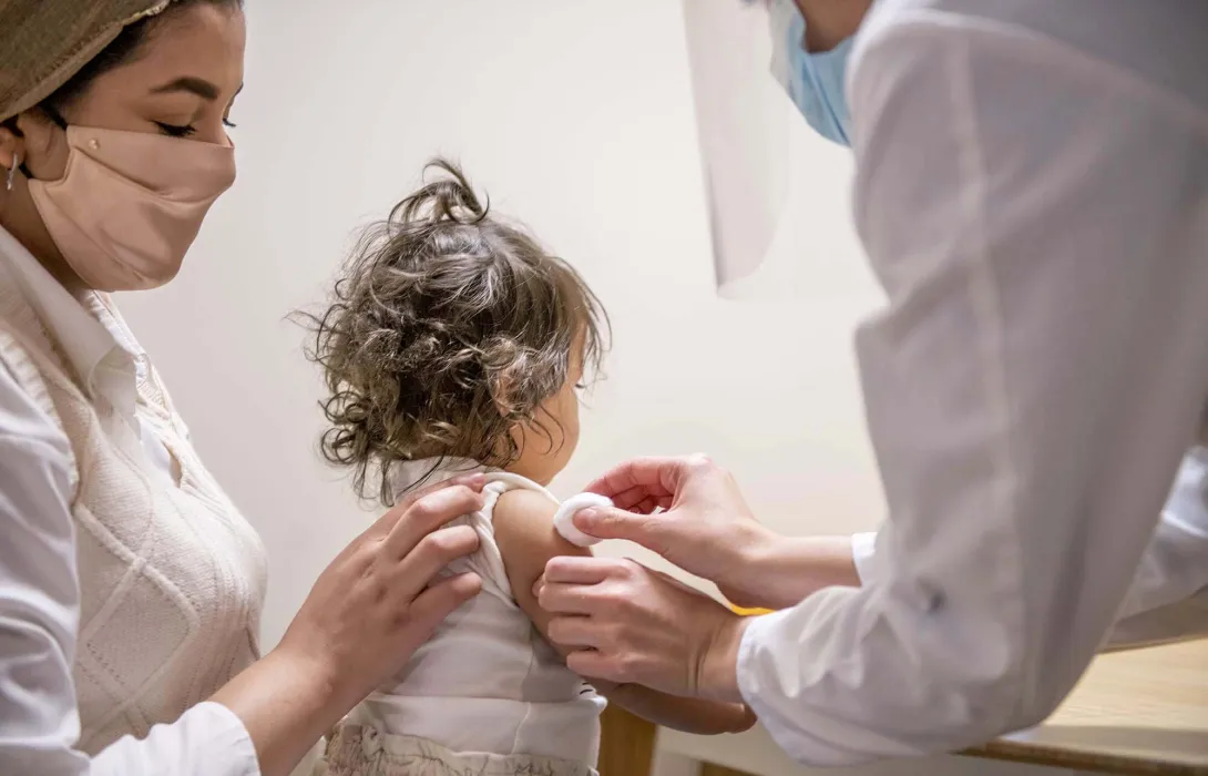 Toddler receiving vaccine